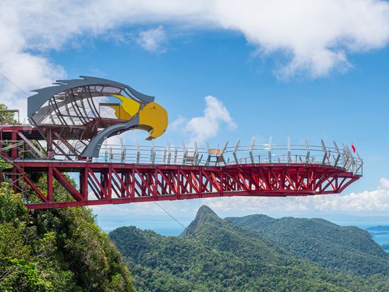 Langkawi_Eagle's Nest Skywalk_AdobeStock_609400401