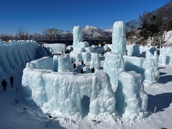 【新千歳空港国際線 発着】2026千歳・支笏湖氷濤まつりツアー｜「お帰りはお客様のホテルまで！（札幌市内）」「氷の美術館」《入場料込み》