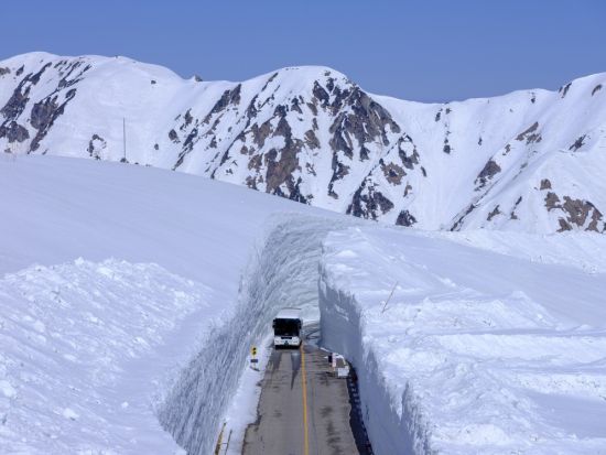 名古屋発日帰りバスツアー 立山・室堂平 雪の大谷ウォーク　高さ20ｍ級の雪壁体感！＜期間限定／名古屋発着＞