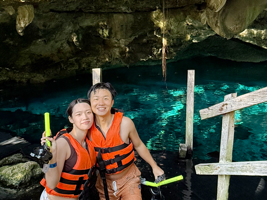 cenote-dos-ojos-couple01