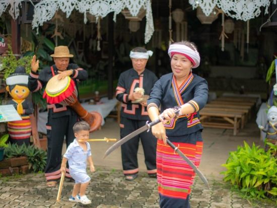 少数民族タイルー族の暮らし体験ツアー　伝統文化＋食文化体験＋現地の人との温かい交流＜午前／日本語ガイド＞