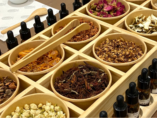 ヤードム作り体験「ホムプルン・バイ・バイホー」　オリジナルブレンドの嗅ぎ薬製作　食事orタイマッサージ付きプランあり＜英語インストラクター＞