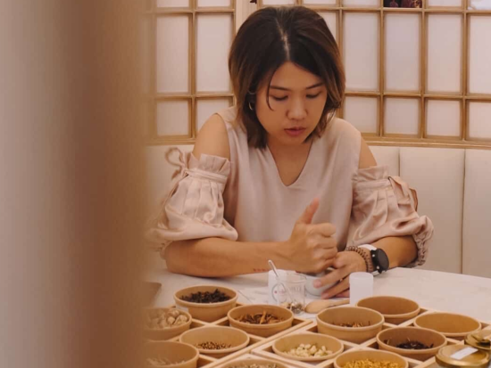 ヤードム作り体験「ホムプルン・バイ・バイホー」　オリジナルブレンドの嗅ぎ薬製作　食事orタイマッサージ付きプランあり＜英語インストラクター＞