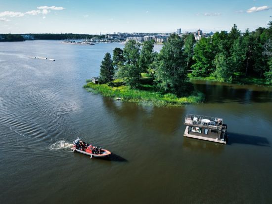 RIBスピードボートで巡る 海から楽しむヘルシンキ市内＆群島観光＜4～10月／英語ドライバーガイド＞