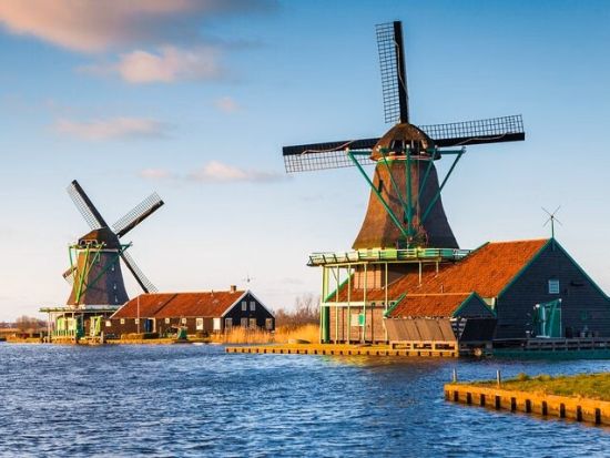 1日でオランダの魅力を満喫！選りすぐりの5か所を巡る充実ツアー　ザーンセ・スカンス＋アフスロイトダイク＋スローテン＋ウルク＋エルブルフ＜英語ガイド＞