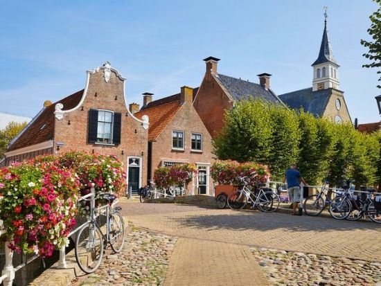 1日でオランダの魅力を満喫！選りすぐりの5か所を巡る充実ツアー　ザーンセ・スカンス＋アフスロイトダイク＋スローテン＋ウルク＋エルブルフ＜英語ガイド＞