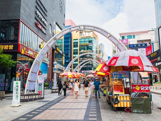 South Korea_Busan_BIFF Square_pixta_107006521_M