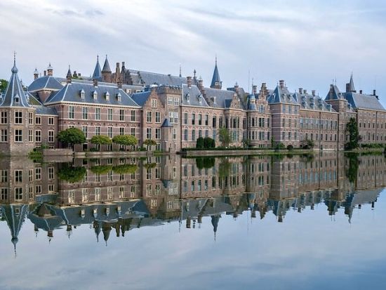 オランダ名所4都市周遊ツアー　ハーグ＋デルフト＋ロッテルダム＋キンデルダイク風車群＜アムステルダム発／英語ガイド＞