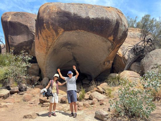 ウェーブロック＆カバのあくび1日ツアー　大自然が創り上げたアートと太古の歴史を体感！＜昼食付き／日本語ガイド／パース発着＞