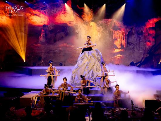 世界遺産ハロン湾クルーズ＆ドラゴンパール洞窟ディナーショー＜昼食・夕食付／日本語ガイド／ハノイ発＞