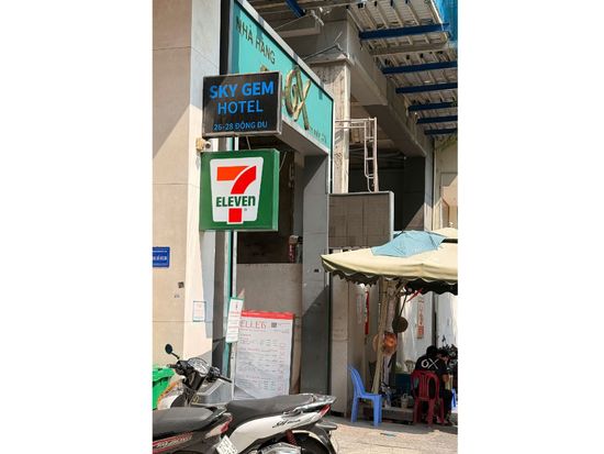 Entrance on Dong Du Street_resize