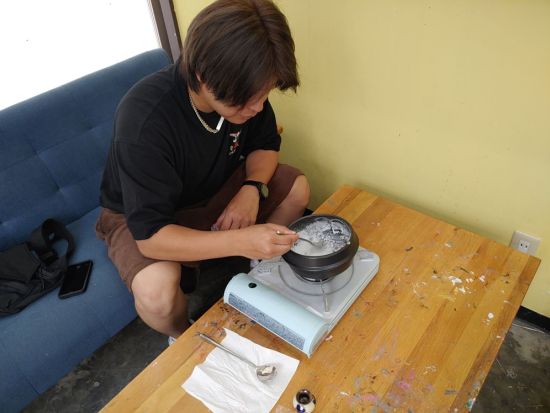 塩作り体験　那覇・国際通りでお守りにも使える塩作りワークショップ＜那覇／45分＞