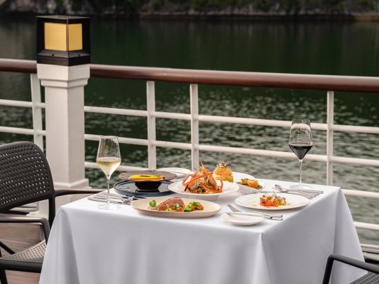 世界遺産ハロン湾＆ランハ湾1泊2日クルーズ＋ドラゴンパール洞窟ショー　5～9月限定割引プランも！＜食事付／日本語ガイドプランあり／ハノイ発＞