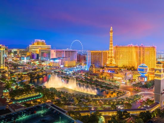 USA_Las Vegas_Night View_shutterstock_566096050