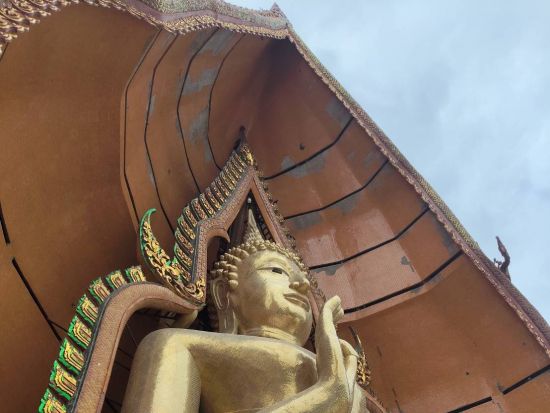 【貸切】カンチャナブリ観光ツアー　ワット・タムスア＋泰麺鉄道乗車＋クウェー川鉄橋＜1日／日本語ガイド／ビュッフェランチ／往路送迎＞