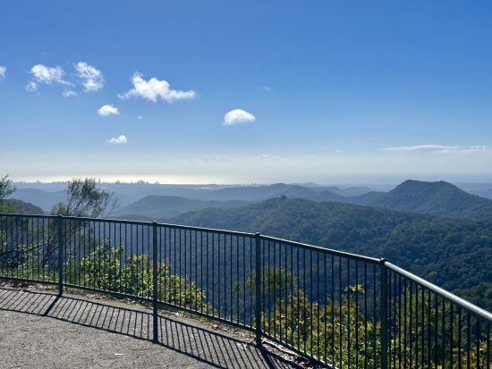 海と山の絶景！人気の2大スポットを1日で！スプリングブルック国立公園＆バイロンベイツアー＜日本語ドライバーガイド・送迎あり＞