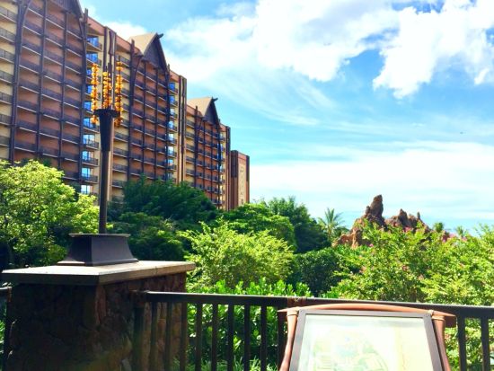 【空港送迎】ダニエル・K・イノウエ国際空港 ⇔ コオリナ地区 ＜貸切／日本語ドライバー／1～10名＞