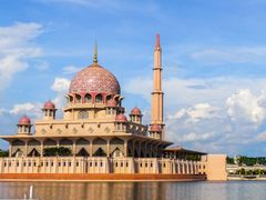 クアラルンプール郊外観光ツアー  バトゥ洞窟＆ブルーモスク＆ピンクモスク 短時間で効率よくめぐる弾丸ツアー！＜プトラジャヤクルーズ付き／日本語ガイド／午前発＞の写真