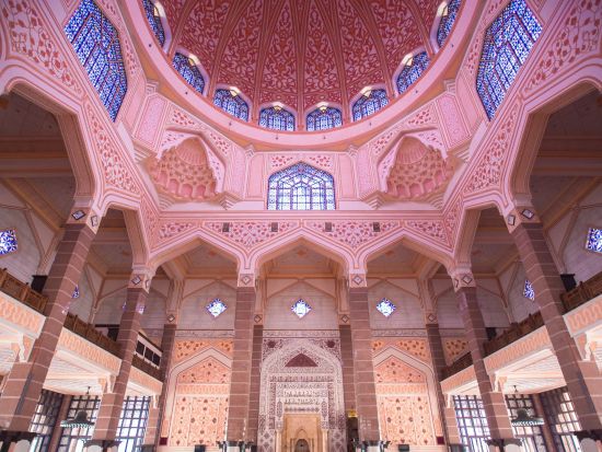 クアラルンプール郊外観光ツアー  バトゥ洞窟＆ブルーモスク＆ピンクモスク 短時間で効率よくめぐる弾丸ツアー！＜プトラジャヤクルーズ付き／日本語ガイド／午前発＞