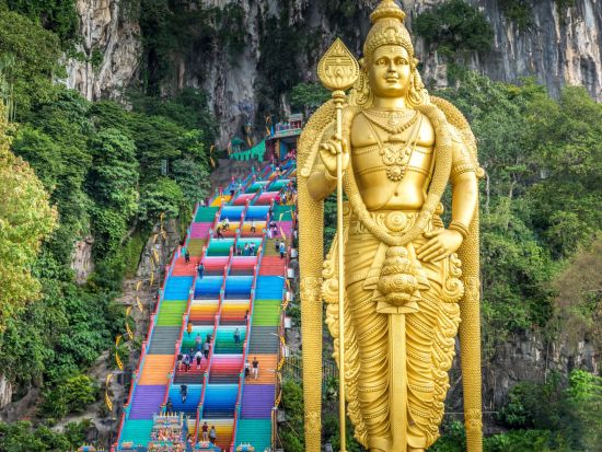 クアラルンプール郊外観光ツアー  バトゥ洞窟＆ブルーモスク＆ピンクモスク 短時間で効率よくめぐる弾丸ツアー！＜プトラジャヤクルーズ付き／日本語ガイド／午前発＞