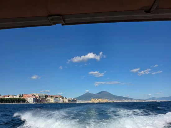 カプリ島クルージングツアー　海水浴も楽しめる少人数制ツアー＜4～10月／英語／ナポリ発＞