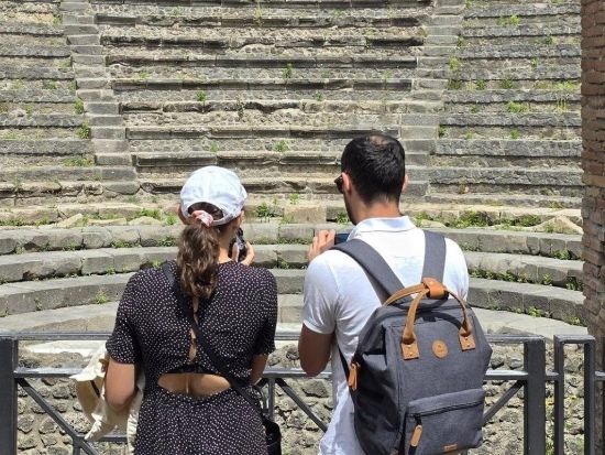 世界遺産ポンペイ日帰り観光ツアー　日本語オーディオガイド付き＜英語／ナポリ発＞