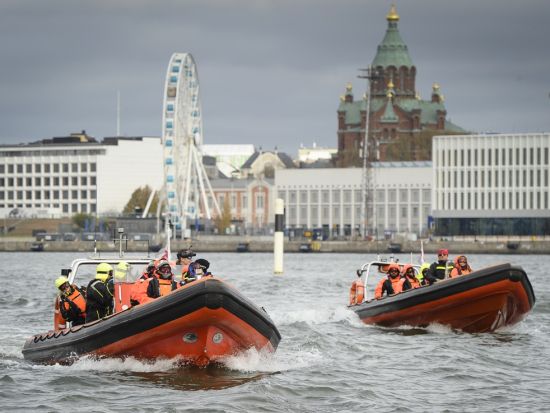 RIBスピードボートで巡る 海から楽しむヘルシンキ市内＆群島観光＜4～10月／英語ドライバーガイド＞