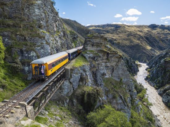 ダニーデン観光2泊3日ツアー　絶景列車「タイエリ渓谷鉄道」乗車付き！ ＜11～4月／朝食付き／クライストチャーチ発クイーンズタウン着＞
