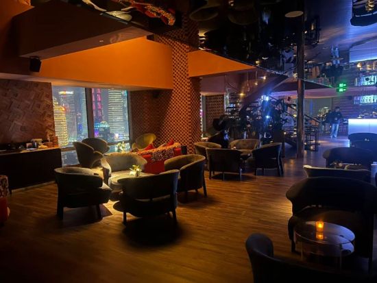 ハイアット・オンザバンド最上階ルーフトップバー VUE（非常時髦酒吧） 事前予約サービス☆黄浦江の絶景ナイトを満喫！＜上海＞