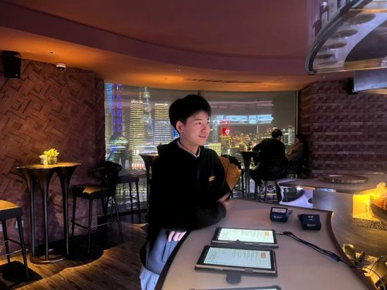 ハイアット・オンザバンド最上階ルーフトップバー VUE（非常時髦酒吧） 事前予約サービス☆黄浦江の絶景ナイトを満喫！＜上海＞