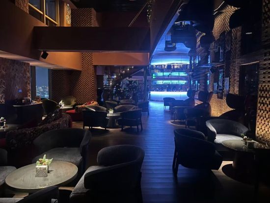 ハイアット・オンザバンド最上階ルーフトップバー VUE（非常時髦酒吧） 事前予約サービス☆黄浦江の絶景ナイトを満喫！＜上海＞