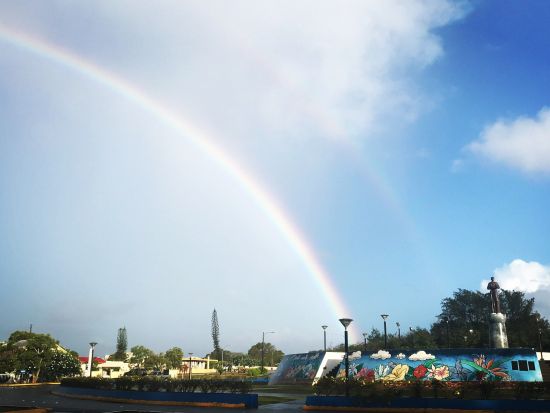 グアム アーリーバードツアー　早朝便到着でも安心！朝日観賞＋朝市見学＋ローカルレストランで朝食＋アガニャの観光スポットを満喫＜混載／日本語ガイド＞