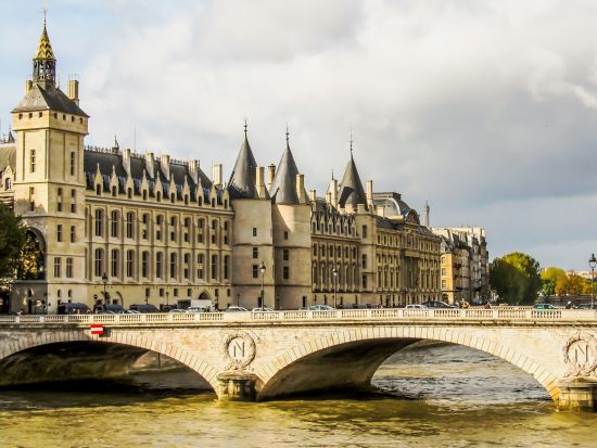 ノートルダム大聖堂入場＆シテ島少人数ウォーキングツアー＜英語ガイド＞