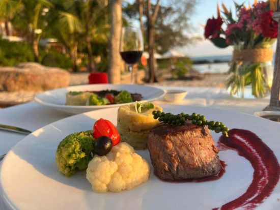 カミアレストラン「Camia Restaurant」食事券＆事前予約サービス　　絶景ビーチで西洋料理＆シーフード堪能＜フーコック島＞