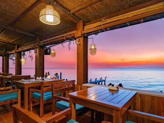 カミアレストラン「Camia Restaurant」食事券＆事前予約サービス　　絶景ビーチで西洋料理＆シーフード堪能＜フーコック島＞