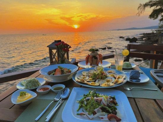 カミアレストラン「Camia Restaurant」食事券＆事前予約サービス　　絶景ビーチで西洋料理＆シーフード堪能＜フーコック島＞