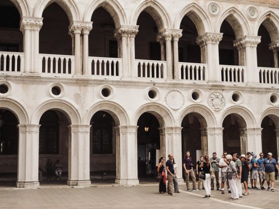 ドゥカーレ宮殿の裏側探訪ツアー　シークレットエリアを訪問　サン・マルコ寺院入場付き＜3時間／英語ガイド＞