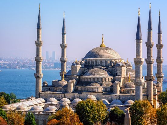 Turkey_Istanbul_Blue Mosque_shutterstock_721552321