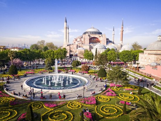 Turkey_Istanbul_Hagia_Sophia_shutterstock_740864689