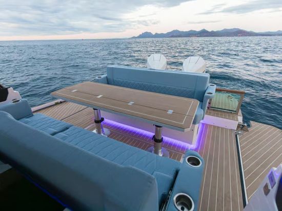 カプリ島クルージングツアー＜4～10月／貸切／英語／ナポリ発＞