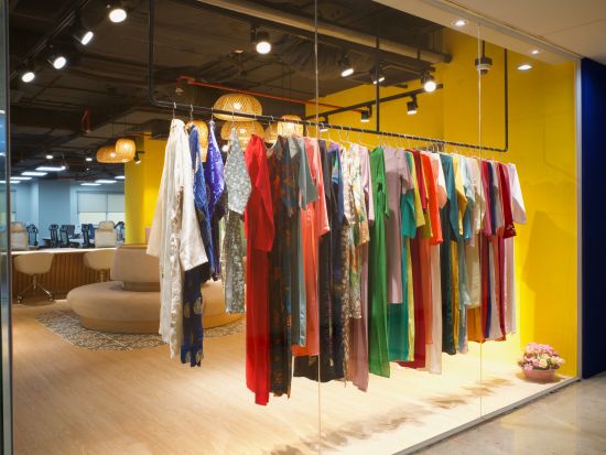 Vui Vui Global Loungeでアオザイレンタル