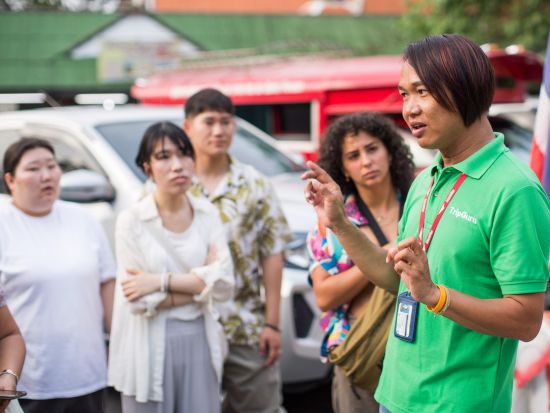 【チェンマイ発】ドイステープ寺院の日の出鑑賞ツアー　ワット・パーラート＆ワット・ウモーン入場＜ホテル送迎付／英語ガイド＞