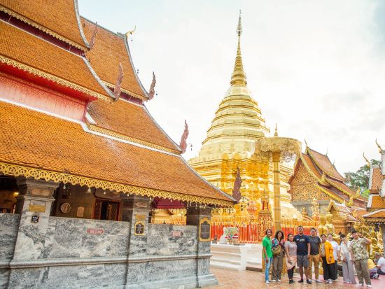 【チェンマイ発】ドイステープ寺院の日の出鑑賞ツアー　ワット・パーラート＆ワット・ウモーン入場＜ホテル送迎付／英語ガイド＞