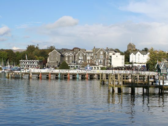 UK_Lake District_Bowness_pixta_12511259_M