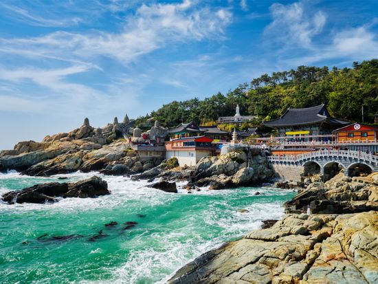 Haedong Yonggungsa_海東龍宮寺_pixta_47870429_M