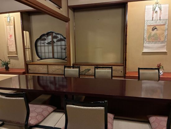 【英語ガイド】浅草ツアー 江戸時代の風情が残る東京の下町「浅草」をガイドと巡る＜会席料理・芸者による日本舞踊＞