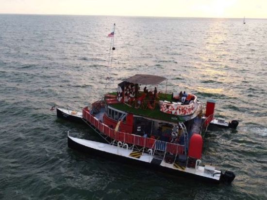 ポートディクソン発 サンセットクルーズ　空が染まる絶景パノラマ体験＆海上ソルトウォータージャグジーで癒やしの時間＜1.5時間＞