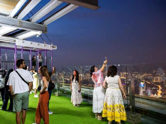 クアラルンプールタワー入場チケット事前予約サービス　360度パノラマの街並みを満喫！屋内デッキのみまたは屋外デッキのみも選択可能