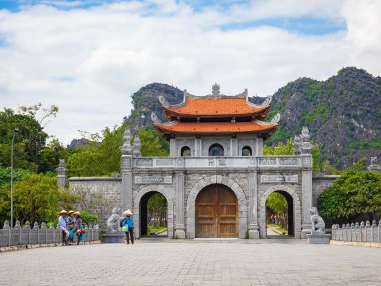 ハノイ発・絶景世界遺産めぐり！ホアルー＆チャンアン終日観光ツアー＜日本語ガイド・昼食付き＞