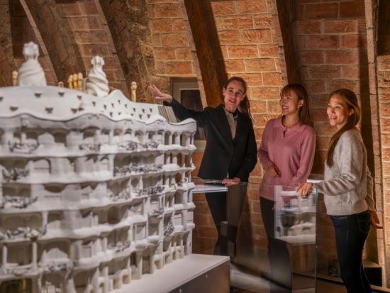 日本語ガイドがご案内！世界遺産カサ・ミラ（La Pedrera） 開館前の特別入場「カサ・ミラ・サンライズ」＜約1時間／日本語ガイド＞